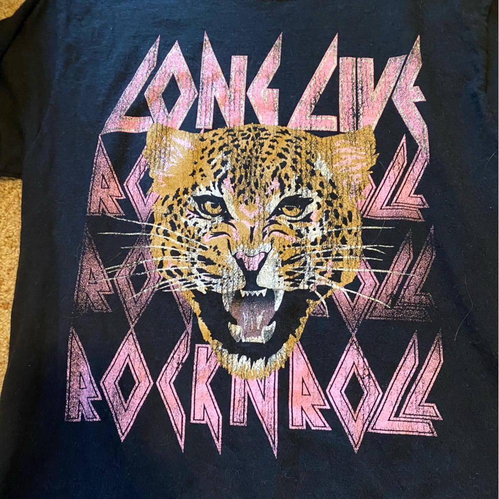 women’s graphic tee shirt